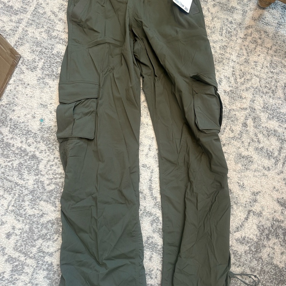Women’s size small Lululemon cargo pants